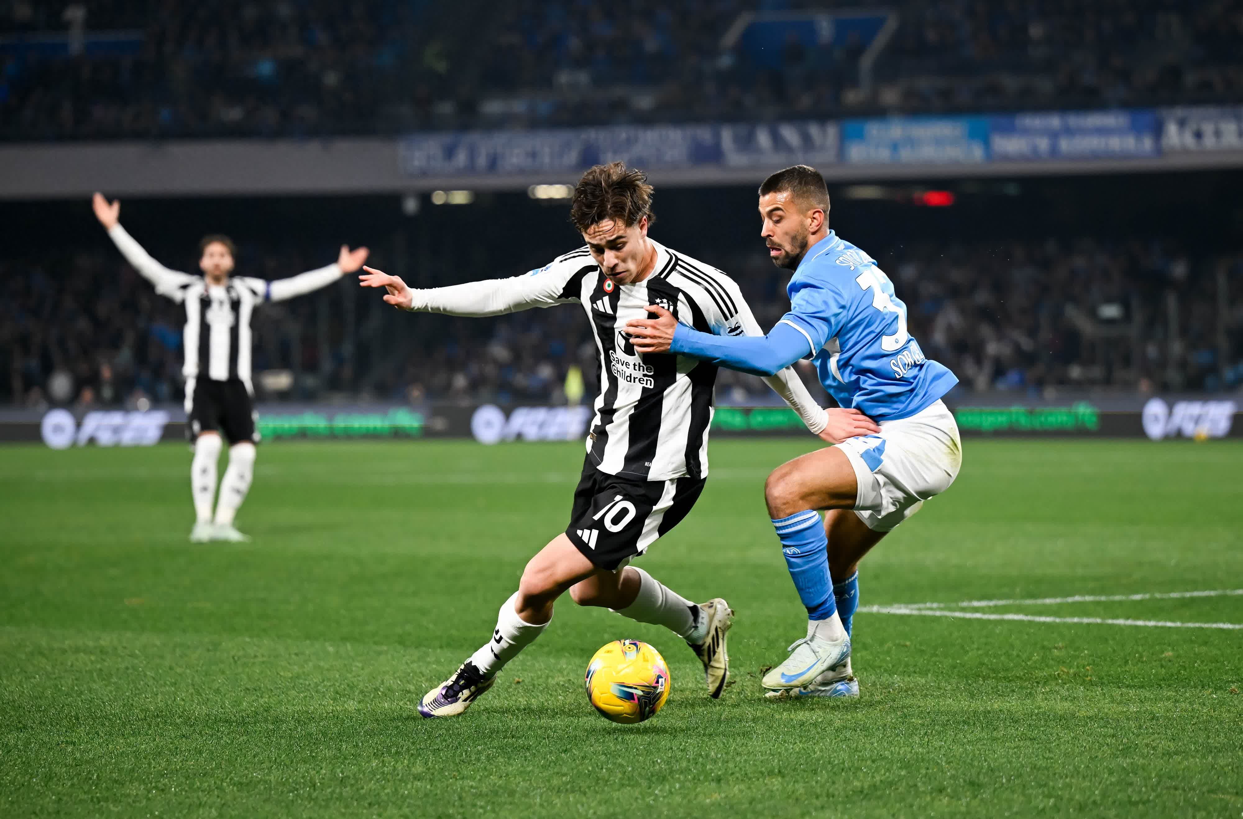 包含尤文图斯队实力碾压对手，主场大胜，稳居积分榜前列的词条